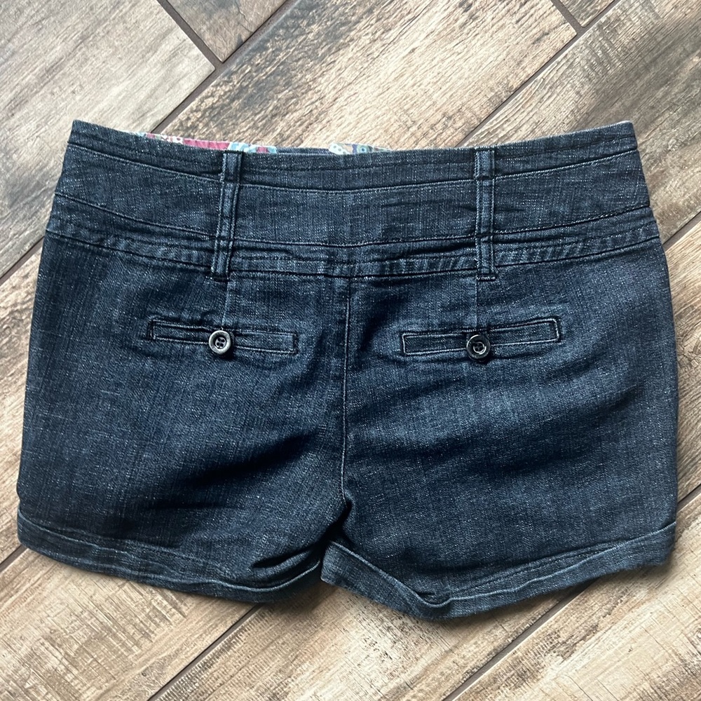 Shorts - Picture 4 of 7